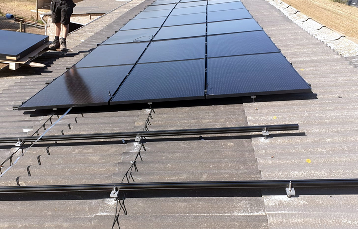 Bouwproject zonnepanelen door Geobuild Brecht