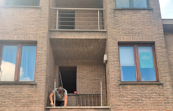 Bouw en renovatie appartement met nieuwe balustrades Brecht